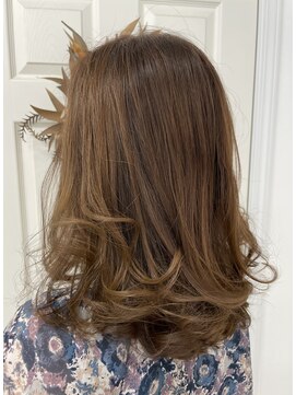 サロンドノア(Salon de NoA) セミロング×ゆる巻き