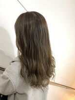 ルッソ チアロ(Lusso chiaro)&nbsp;カーキベージュ毛先くるくるレイヤーロング