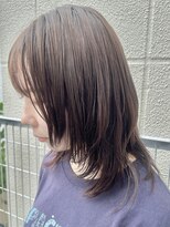 ララ(LALA) ウルフカット、ロングウルフ、ロングレイヤー、オリーブカラー