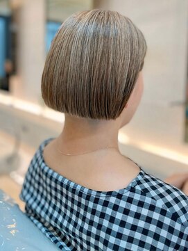 ザビー(THE B) 本八幡×ケアブリーチ×白髪ぼかし×ショートボブ