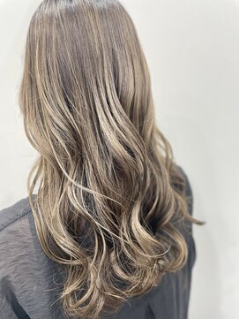 リノ(Lino) アッシュ/ベージュ/外国人風