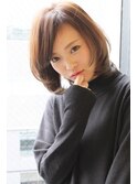 ふんわり丸みのあるショートボブスタイル