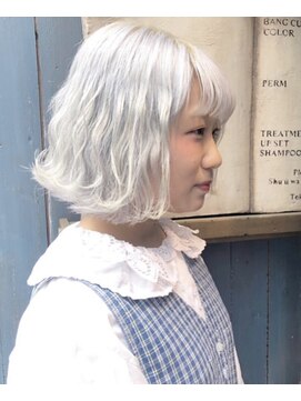 マギーヘア(magiy hair) ホワイトカラー［magiy hair西部笑］