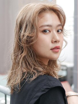 アース 三軒茶屋店(HAIR&MAKE EARTH) セミロングレイヤースタイル/三軒茶屋_ブロンド_かき上げバング
