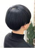 ショートボブ/センターパート/ツヤ髪/グラデーション/イヤリング