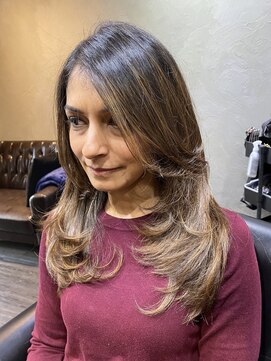 ヘアーシグネチャー(Hair Signature) おとなのレイヤースタイル