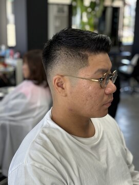 ヘアーラボ 樟葉(Hair Labo) アップバング スキンフェード 南楠葉