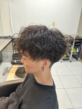 アイズ 海老名(AIZU) ツイストスパイラルパーマ 波巻きパーマ スペインカール 眉毛