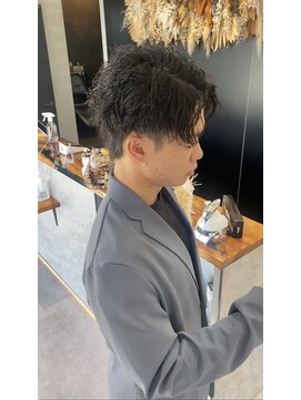 シロ(SHILO) センターパートツイストスパイラル