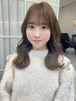 レイリー 原宿 表参道(Rayreee)&nbsp;ミディアムウェーブ巻きシースルー前髪/オリーブベージュ