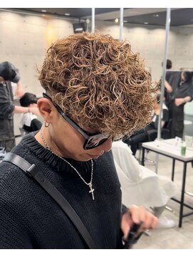 イーラ(era) スペインカール　ツイストスパイラル眉カットメンズパーマ