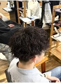 強めでもいやらしくない。計算されたツイストスパイラル