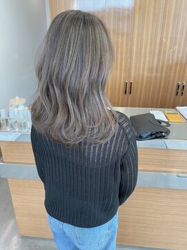カッツ 駅家店(CUT S) 白髪ぼかしハイライトカラー