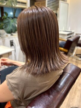 リッチ 横須賀中央店(Rich) 外ハネ チョコレートブラウン ハイライト 艶髪 20代 ストレート