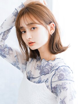 リリーオブザベイス(Lily of the Vase) まろみベージュ/外はねボブ