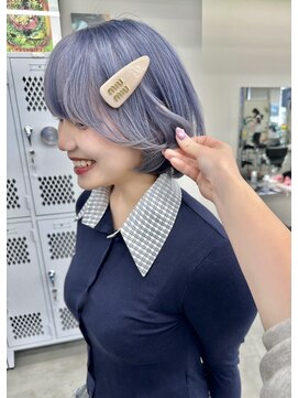 ヒビヲ 天神警固(HIBIO) ショートボブ切りっぱなしボブタッセルボブブリーチダブルカラー