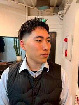 ビーバイエイトジェンツ(Bee by EIGHT GENTS) 刈り上げセンターパート/波巻きツイストスパイラル/心斎橋
