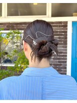 アズグロウ エクラ(AS GROW 'eclat) ダークブルーお呼ばれシニヨンヘアアレンジ