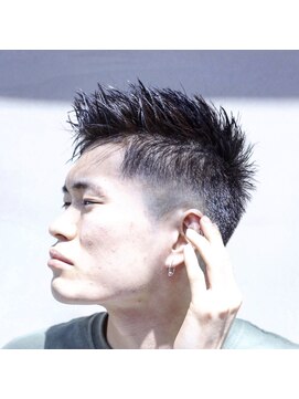 ヘアー アイス ルーチェ(HAIR ICI LUCE) 刈り上げ 0mmグラデーション ダークアッシュ バーバースタイル