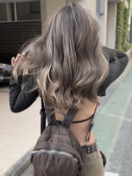 サイン 表参道(SIGN) バレイヤージュハイライトグラデーションカラー白髪ぼかし