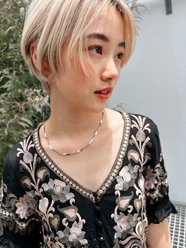 メーヴェ(Mowen) mowen×ハイトーン×センターパート×ベージュ