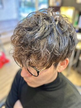 メイプルフェロー(MAPLE fellow) 20代30代40代メンズツーブロックスペインカールパーマ刈り上げ