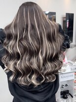 エミーバイモアムー(Emmie byMoremuu)&nbsp;【埼玉ギャルの救世主】ハイライトエクステ×ブリーチカラー