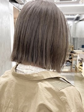 グランツ ノイ(GLANZ Noi) ハイトーンカラーダブルカラーミルクティーベージュミニボブ