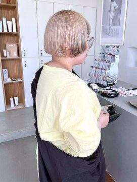 アム(am) ブリーチケアカラー/ハイトーンベージュ/ボブ