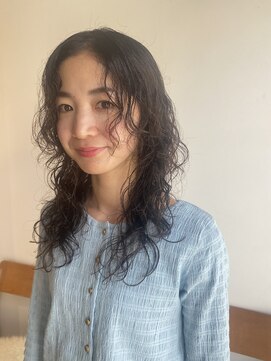 アクビー(AKuBii) クセを活かしたウェーブパーマ