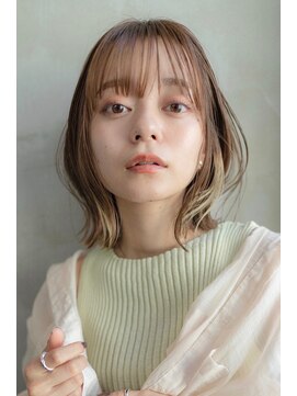 メゾンバイハバナ(maison by HAVANA) 大人かわいいフェザーバングカーキグレージュミディアムウルフ