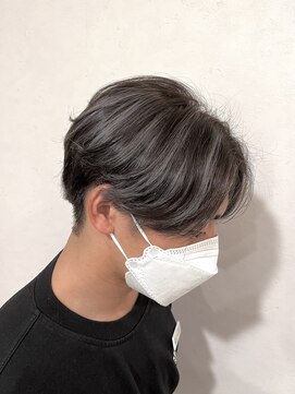 フェール(faire) ホワイトハイライト「センターパートカット」