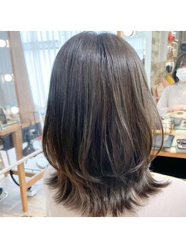 ネオリーブ チロル 横浜西口店(Neolive CiroL.) 外はねボブ グレージュカラー