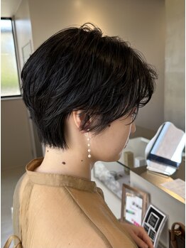 ハイライトで動きにアクセントを付け、立体感のある最旬のトレンドヘアに◎