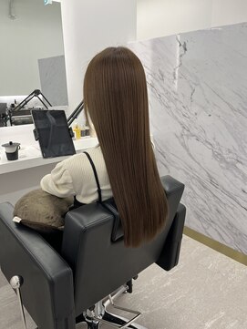 イレス 札幌駅南店(IRESU) ミディアムヘア斜めバンググレージュカラーシルキーベージュ