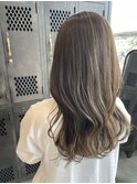 #グレージュカラー ゆるふわみなみウェーブロング艶感大人可愛い
