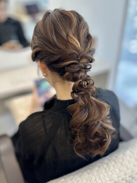 マーリー(marlee) 編み込みポニーテール