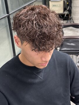 イーラ(era) スパイラルパーマ平巻き茶髪スペインカール眉毛