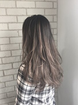 ヌイ 横浜(nui) ミディアムレイヤー_ハイライトバレイヤージュ