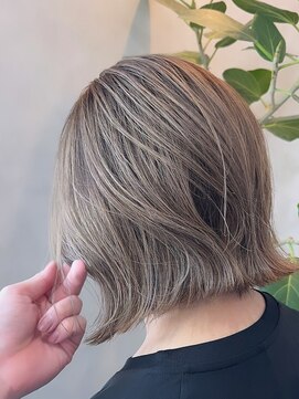 ルーチェ(Lu-che) 冬のトレンド！外国人風バレイヤージュ×切りっぱなしボブ