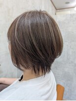 イル(iru)&nbsp;白髪ぼかしハイライト×ショート