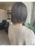 切りっぱなしボブ×くすみグレー
