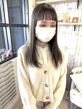 リラ(Lila) 眉上☆ぱっつん前髪☆グレージュカラー☆