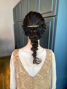 エディット トウキョウ(e.dit tokyo) 【MILK/MURIEL macoto】編みおろしアレンジ ヘアセット