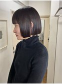 黒髪ショートボブのコンパクトヘア/切りっぱなしボブ/ワンレン