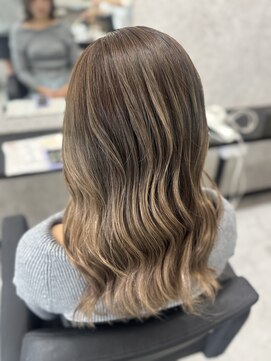 アンダーバー(UNDRvr) ベージュ　グラデーション