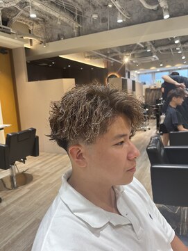 ルースト 渋谷店(ROOST) [大人の色気]ブラウン金メッシュ×パーマ