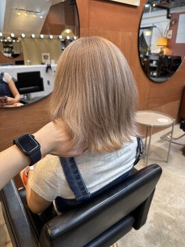 チャプター 問屋町(chapter) ケアブリーチホワイトミルクティーカラー顔まわりレイヤーカット