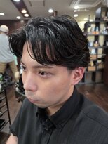 ヤング 本店(YOUNG)&nbsp;フェザーパーマ × センターパート・ツーブロック
