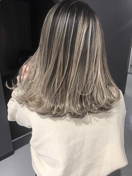 キング 枚方店(K!ng) バレイヤージュ風な筋感ハイライトカラー